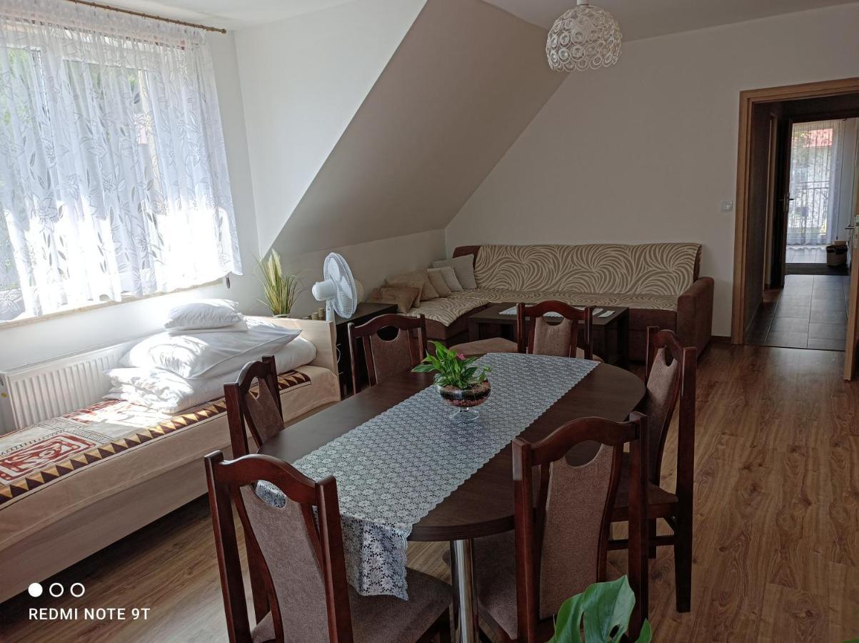 Dom Wakacyjny Gajowka Z Ogrodem Rzyki Luaran gambar